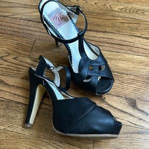 Pin Up couture black platform heels. Size 6